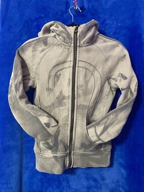 LULULEMON -  Camo zip up sweater